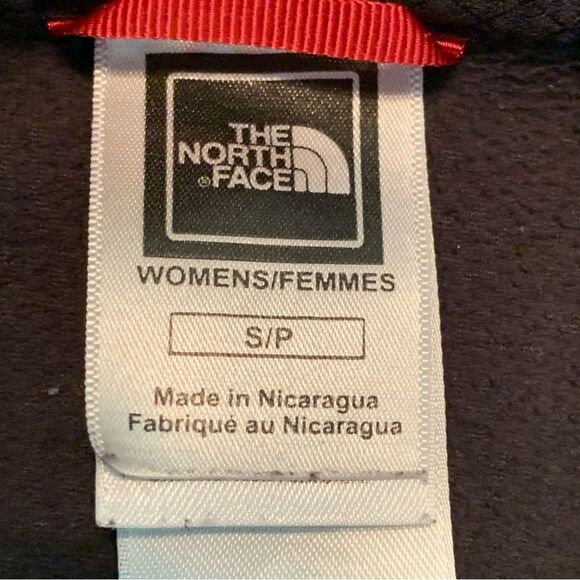 The North Face Quarter Zip Pullover Long Sleeve Mock Neck Athletic Top. - Picture 6 of 11